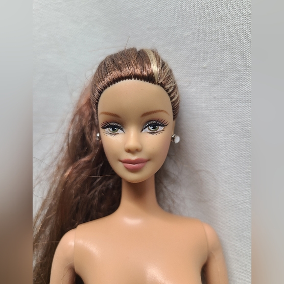 Barbie Zodiac Leo Barbie Pink Label Doll 2004 Collector Nude Doll - Picture 2 of 9